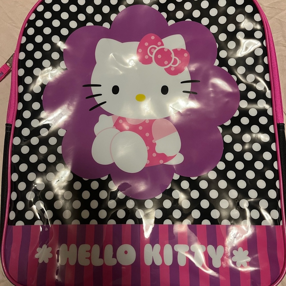 Hello Kitty Backpack 💕 - Picture 3 of 6